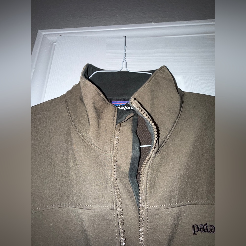 Patagonia Brown Performance Jacket with High Collar - Picture 3 of 7
